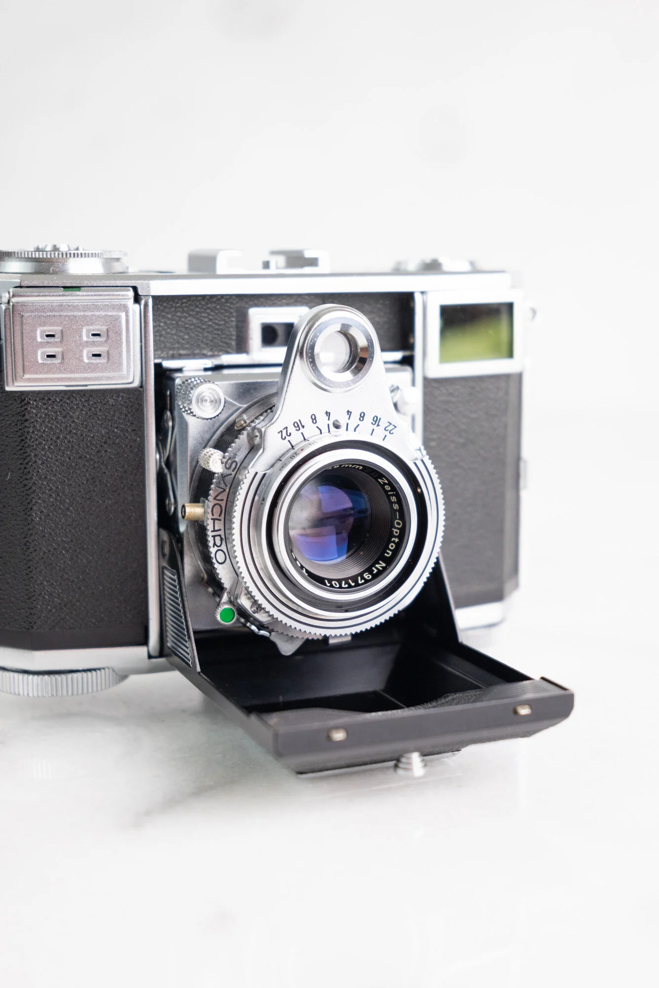 Zeiss Ikon Contessa Rangefinder 35mm Film Camera with Zeiss Opton